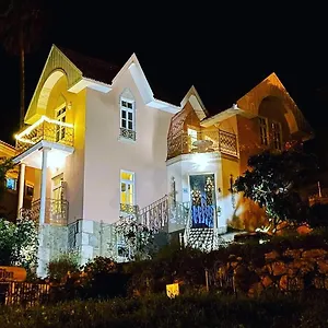 Bed & Breakfast Sleeping Beauty Boutique In
